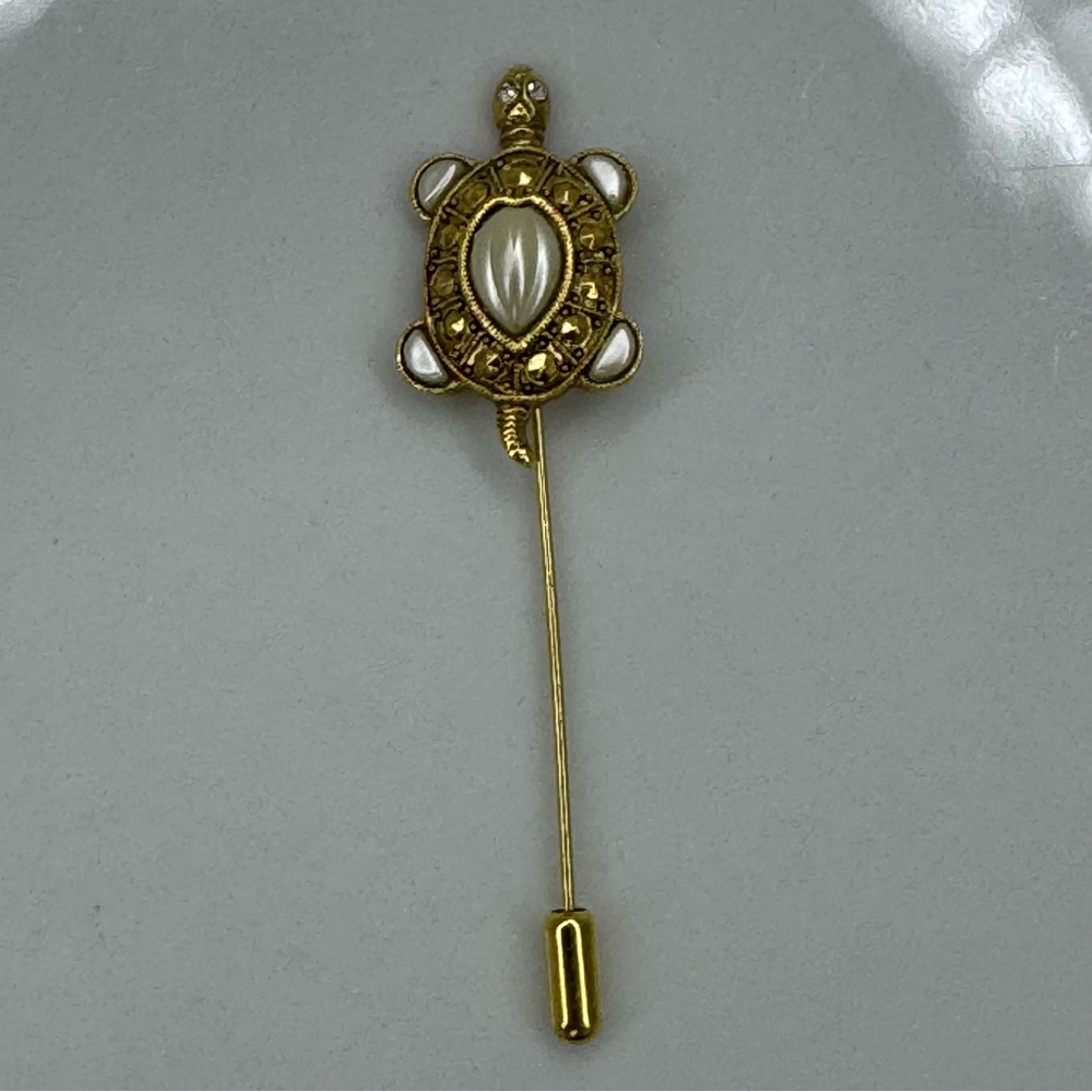 Vintage Intricate Gold-tone Turtle Stick Pin with Faux Pearl Accent